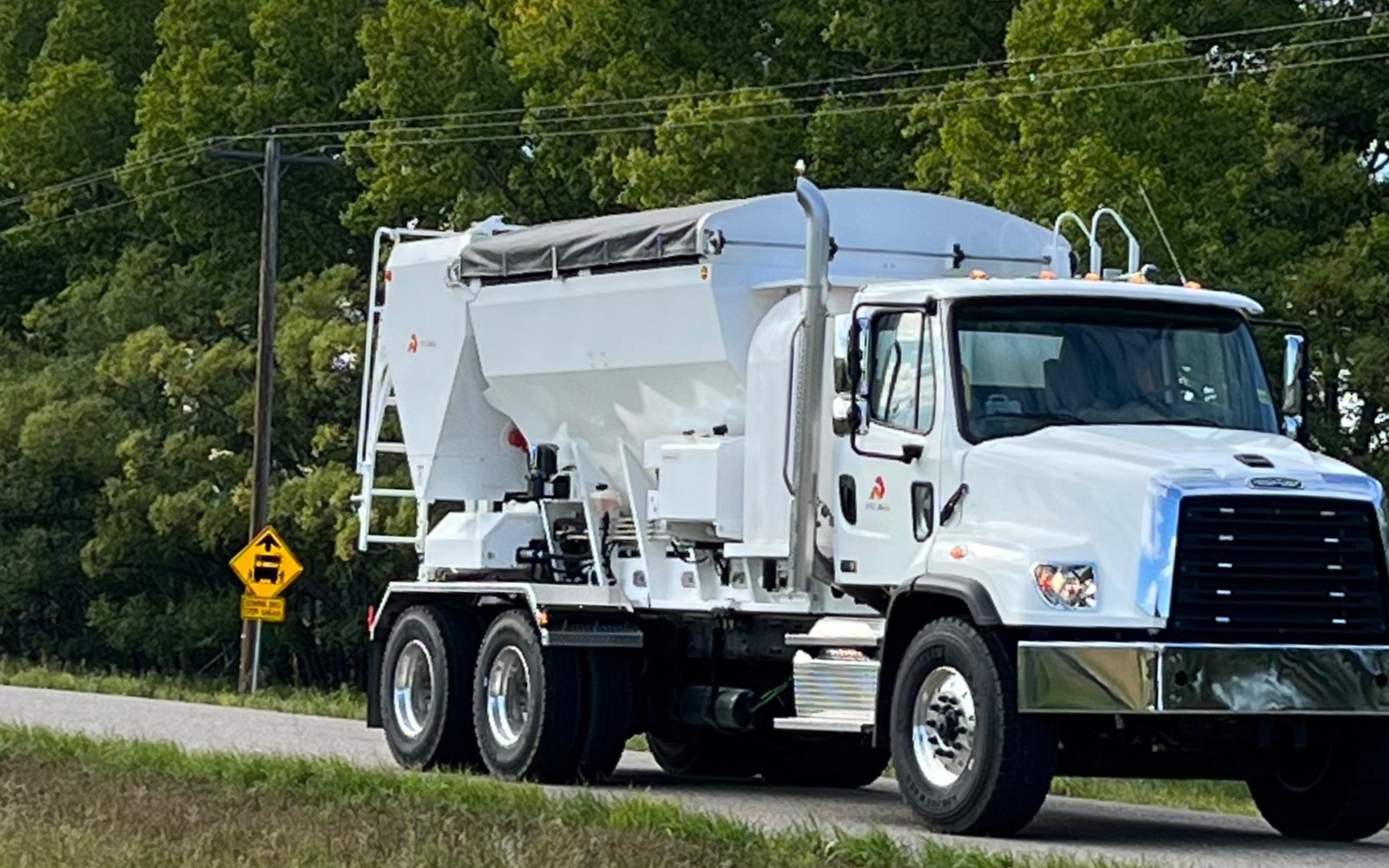 Mobile volumetric mixer production equipment